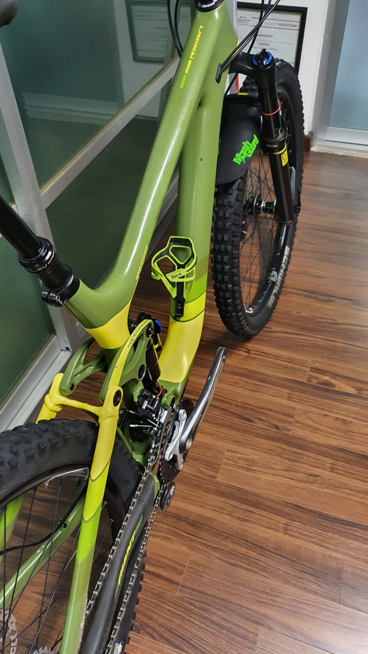 BICICLETA DE MONTAÑA SEMINUEVA REIGN 27.5 2015